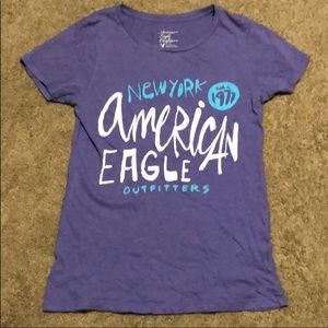 American Eagle Graphic tee💜